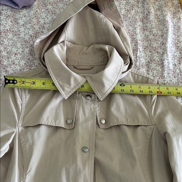 Michael Kors Tan Raincoat Trench Coat with Leopard Lining and Removable Hood - Picture 15 of 16